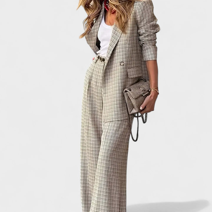 Charlotte - Elegant Outfit