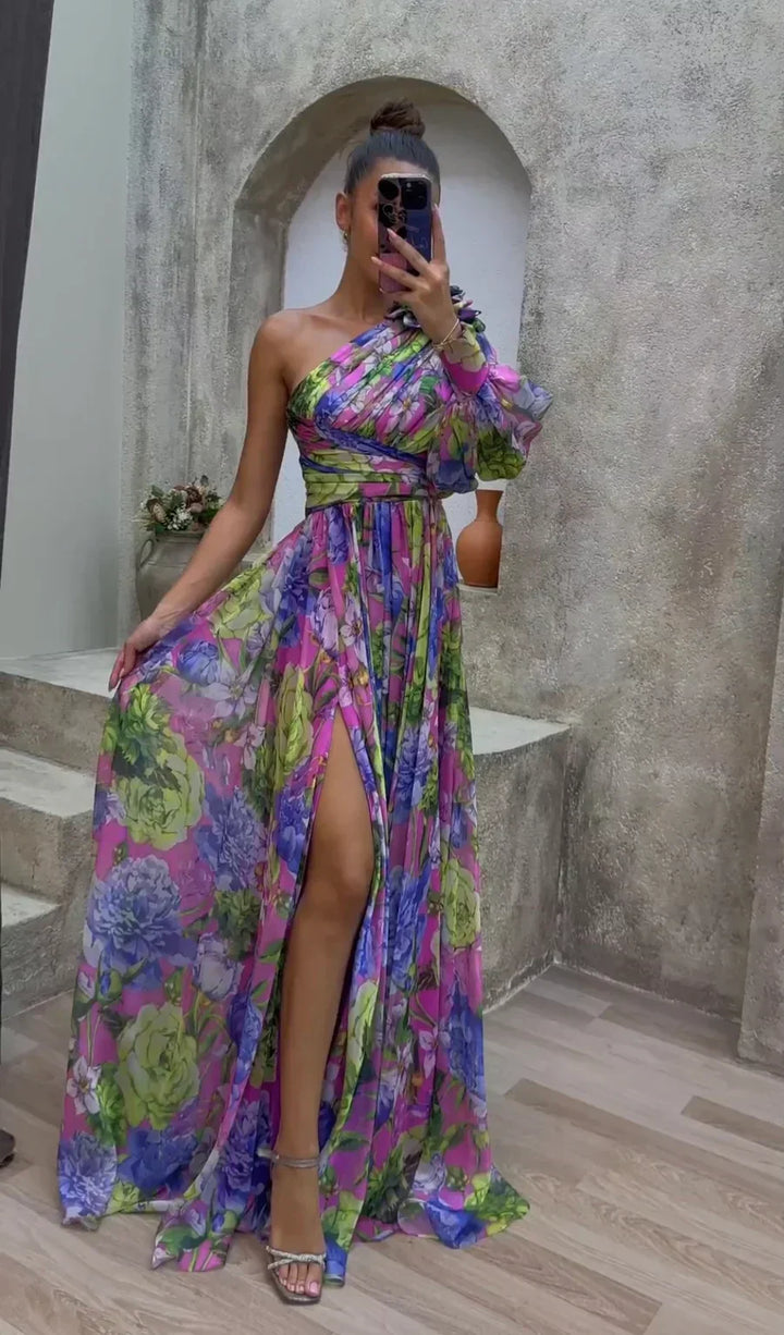 Whitney - Elegant and Flowing Dress