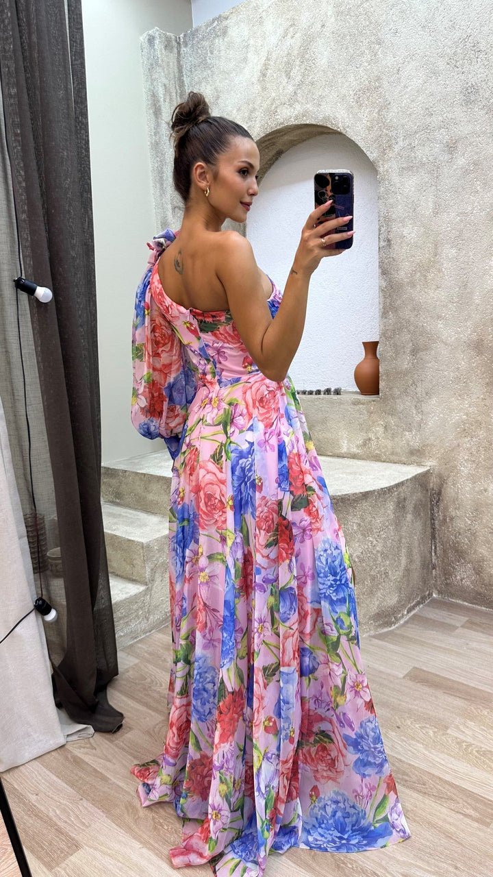 Whitney - Elegant and Flowing Dress