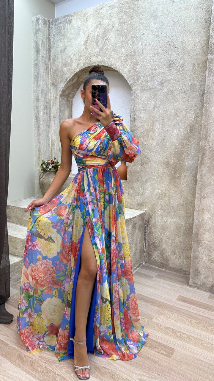 Whitney - Elegant and Flowing Dress