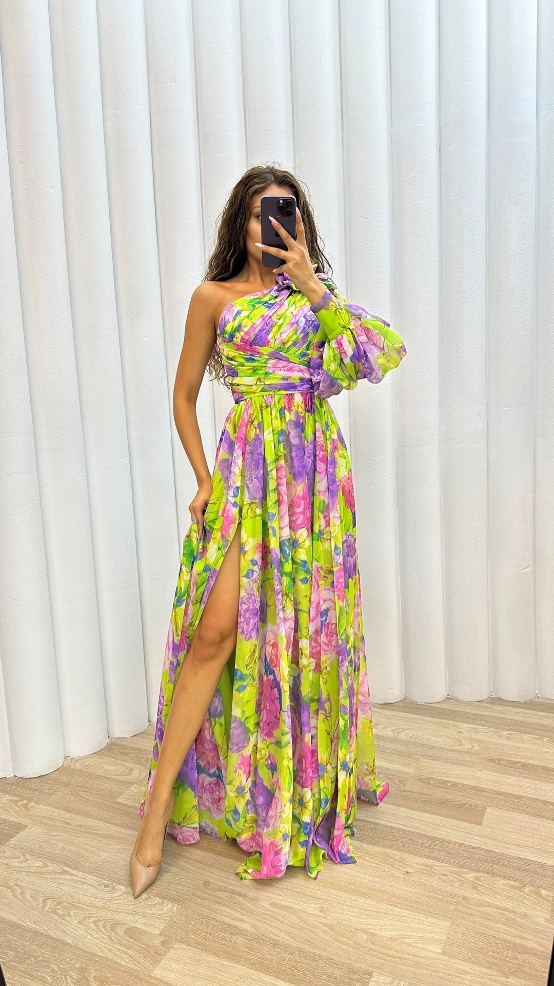 Whitney - Elegant and Flowing Dress