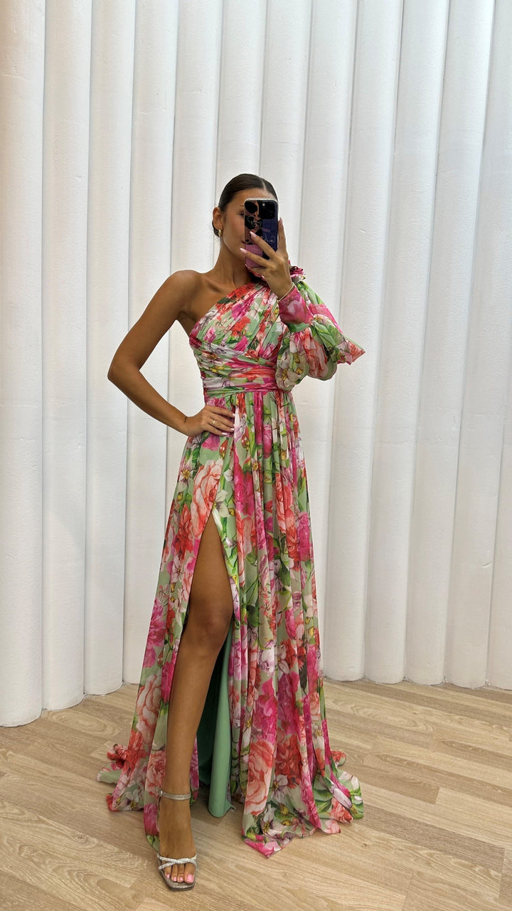 Whitney - Elegant and Flowing Dress