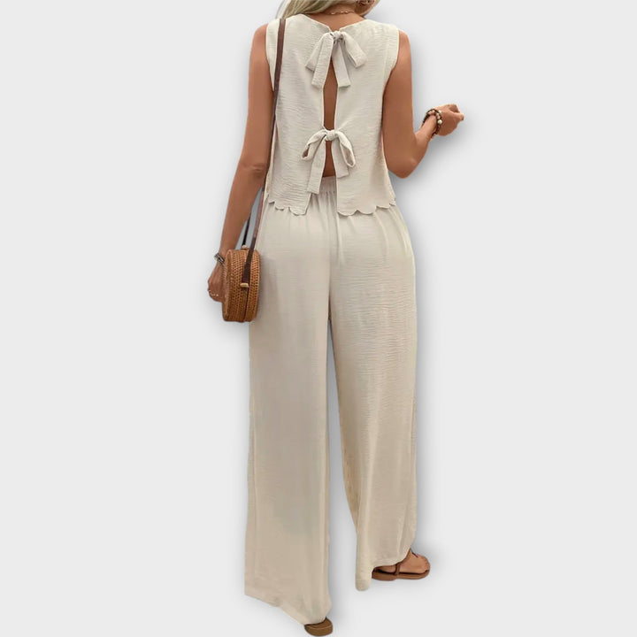 Valeria - Vest with Petals and Pants