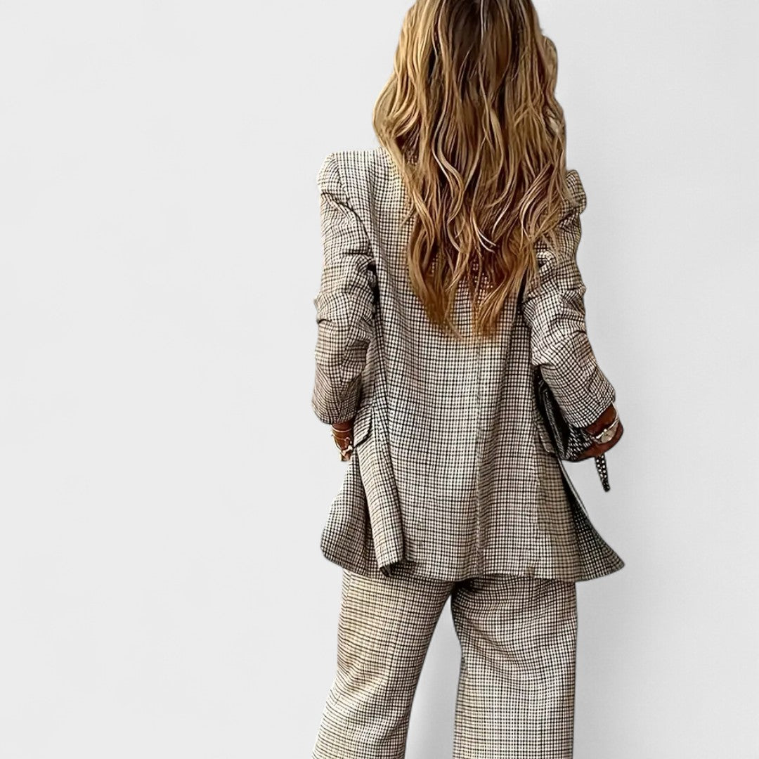 Charlotte - Elegant Outfit