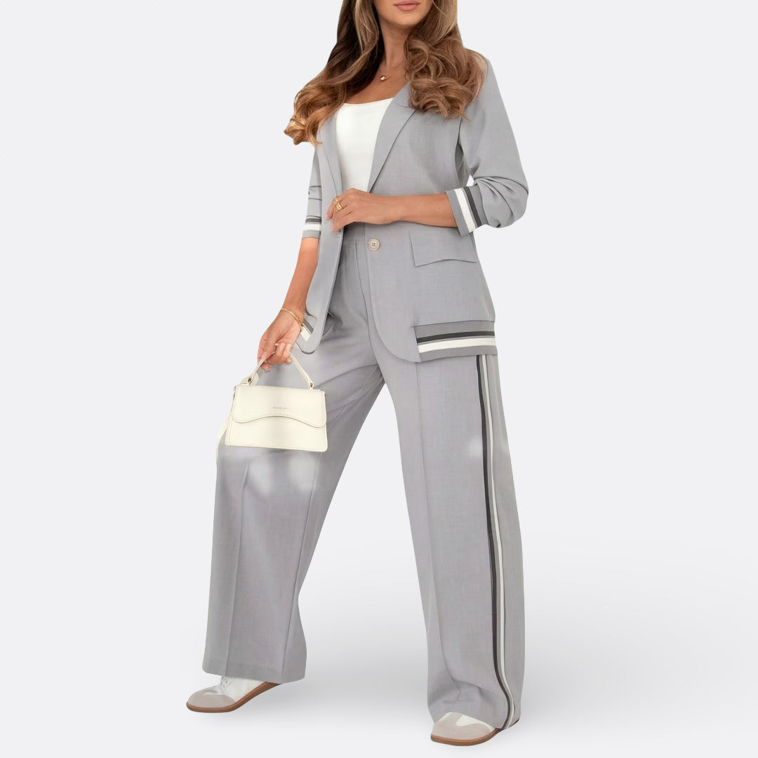 Claire - Elegant Casual Outfit